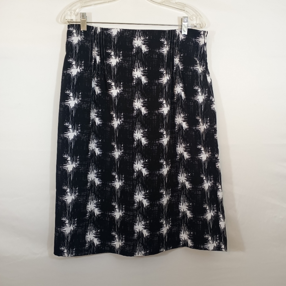 𝅺worthington Petite Women’s Skirt  Black and White size 14p